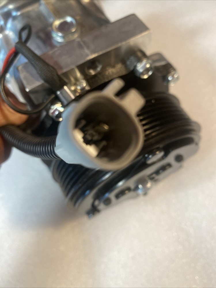 New Auto Compressor CO 7H15 A/C Compressor, 9X5 Inches