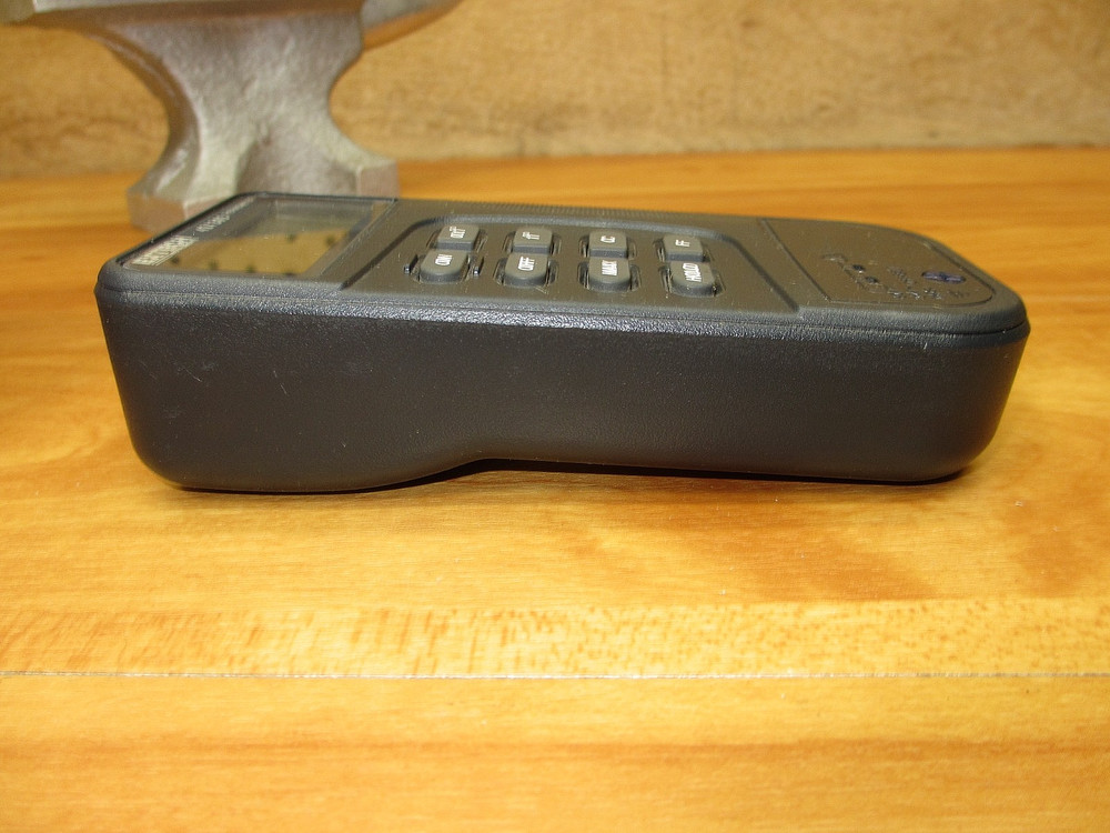 Extech 421305 *USED POWERS UP* Digital Thermometer