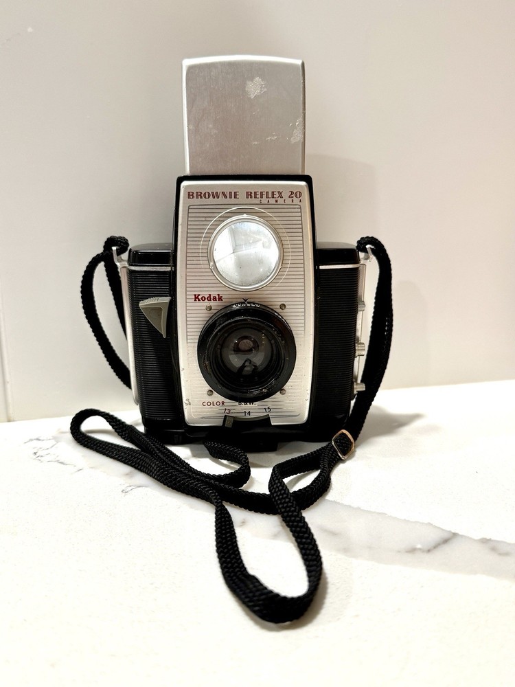Vintage Kodak Brownie Reflex 20 Camera – Untested – With Strap