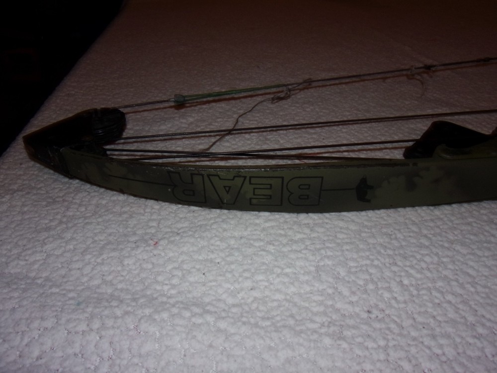 Bear Whitetail Hunter Vintage Green Camouflage Compound Bow