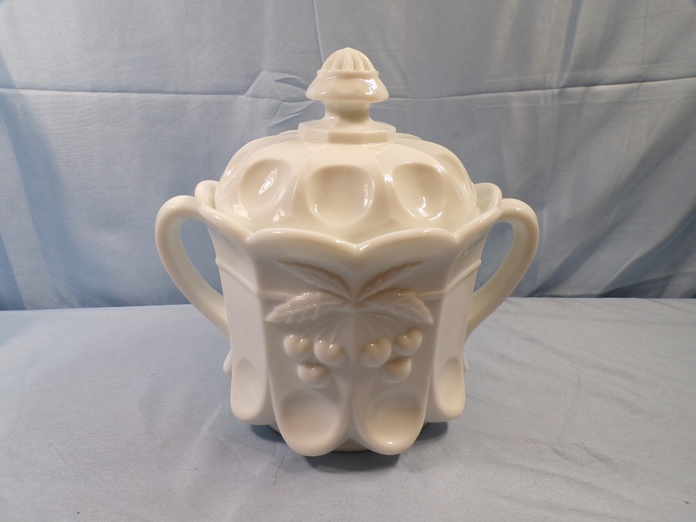 Westmoreland White Milk Glass Cherry & Cable Cracker Biscuit Cookie Jar INV3