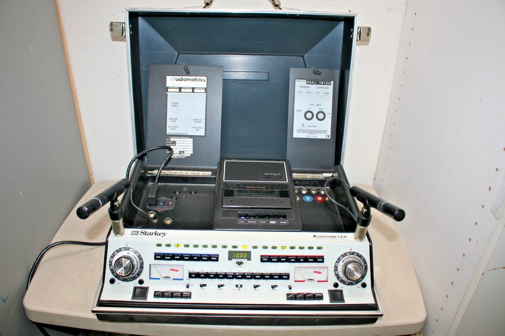 Starkey Audiometer with Microphones  AS-IS