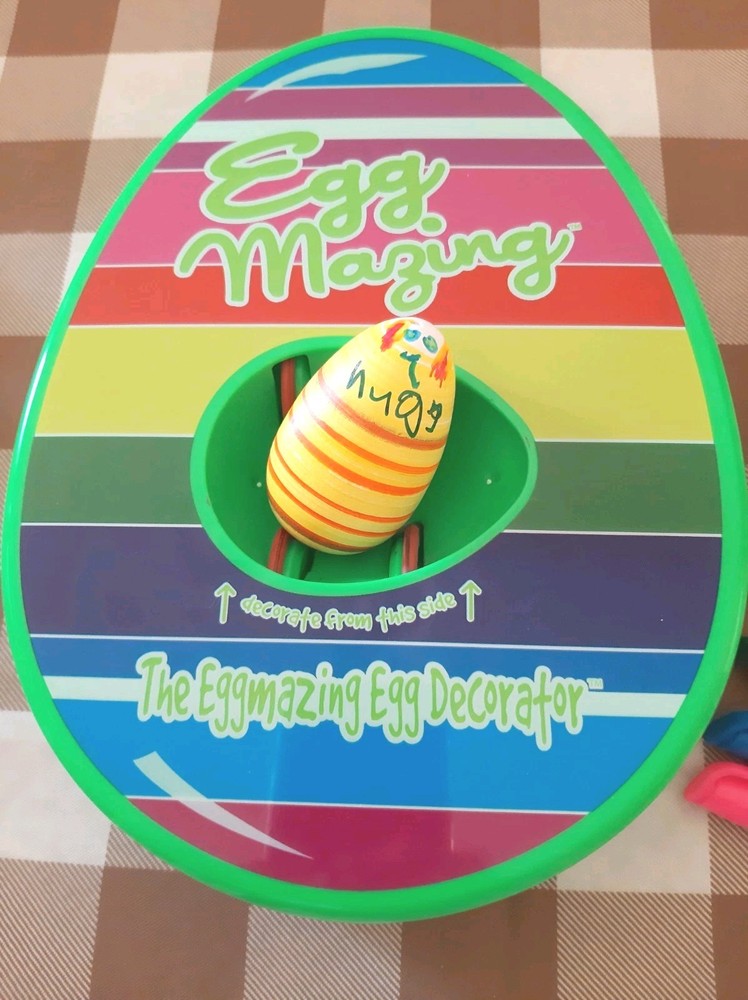 EUC Eggmazing Egg Decorating Kit Easter Egg Spinner and 8 Safe Non-Toxic Markers