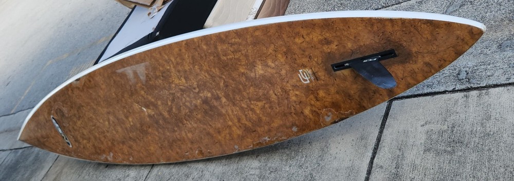CA surf and paddle stand up paddle board 10'