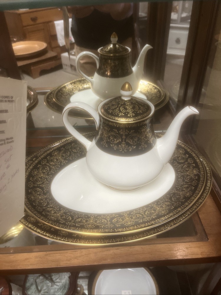 Wedgewood Bone China Caernarvon Dining Set