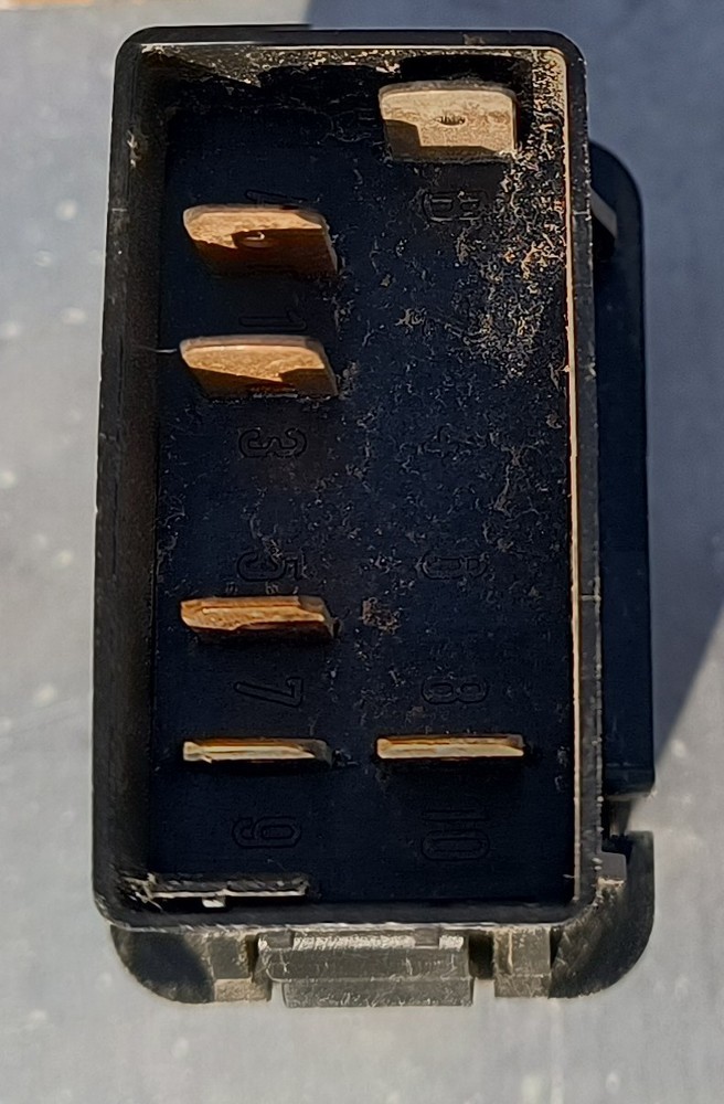 VOLVO 8158235 Switch, Dashboard inner axle lock