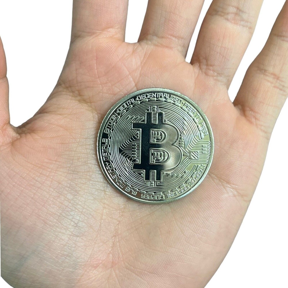 1 Coin Biticoin Silver With Plastic Box