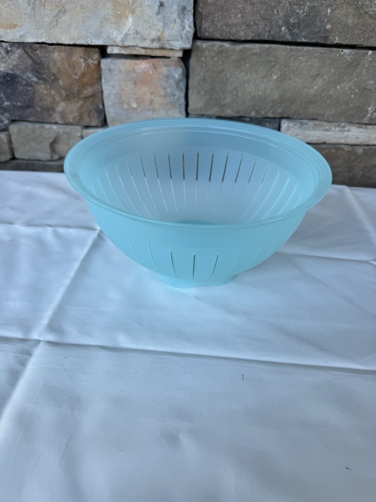Tupperware Impressions Strainer Colander 10" Light Blue #3097