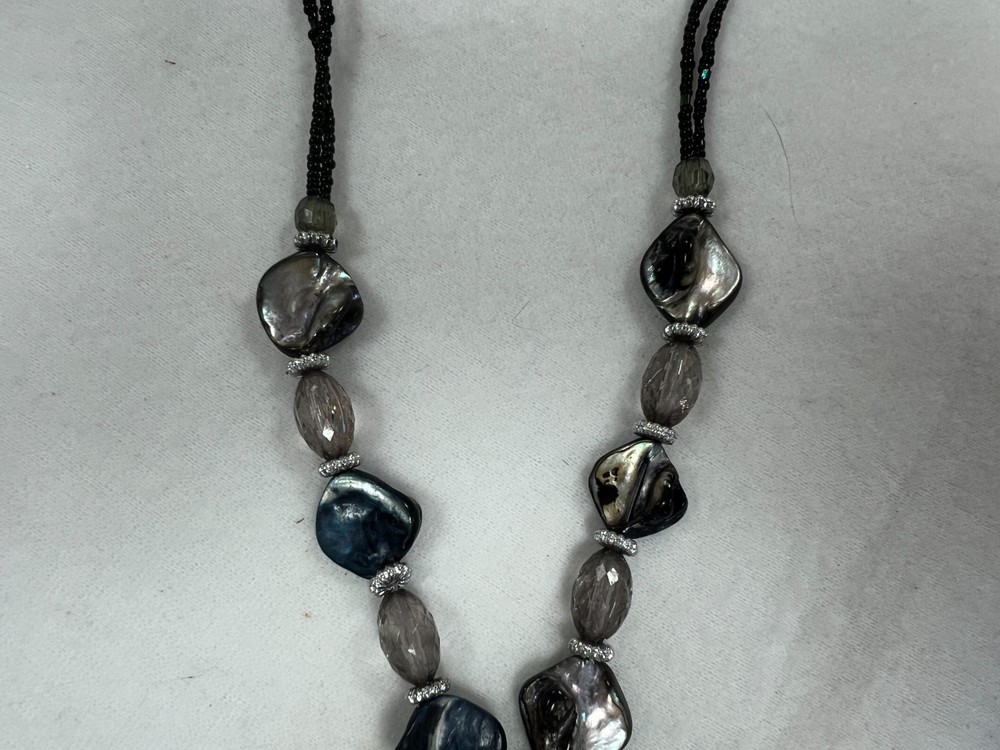 Beaded Necklace with Round Shell Pendant