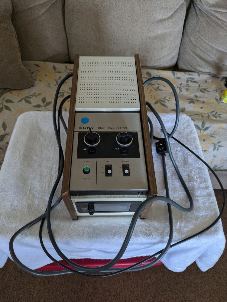 Very rare SONY TT-100 TUNER TIMER ORIGINAL powers on
