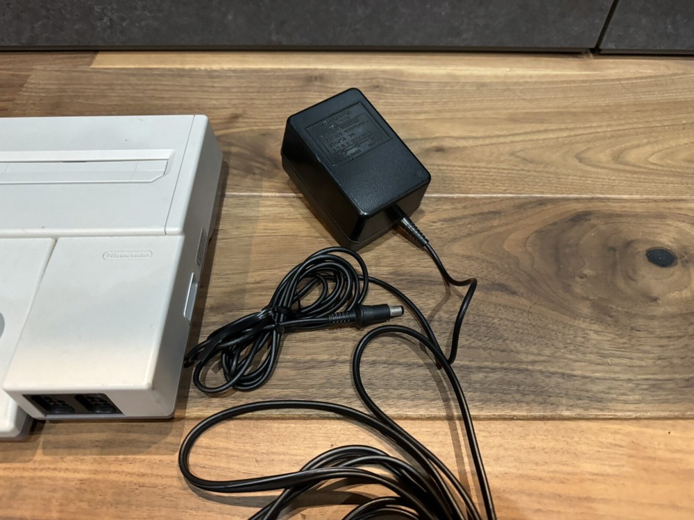 Nintendo Famicom AV Top Loader Family Computer Console OEM + Dog Bone Controller