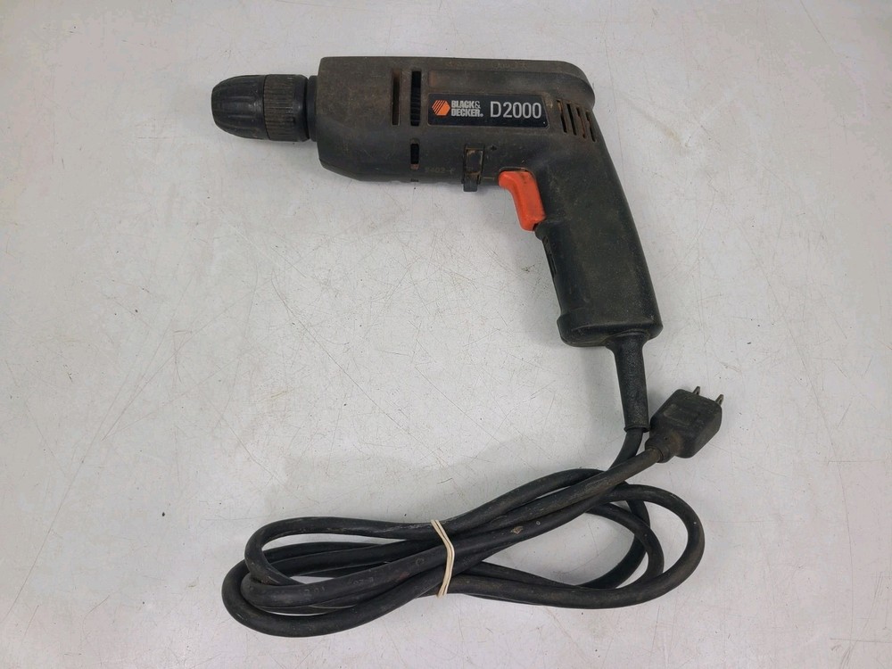 BLACK & DECKER D2000 3/8” REVERSING KEYLESS DRILL No. 7157 (TESTED)