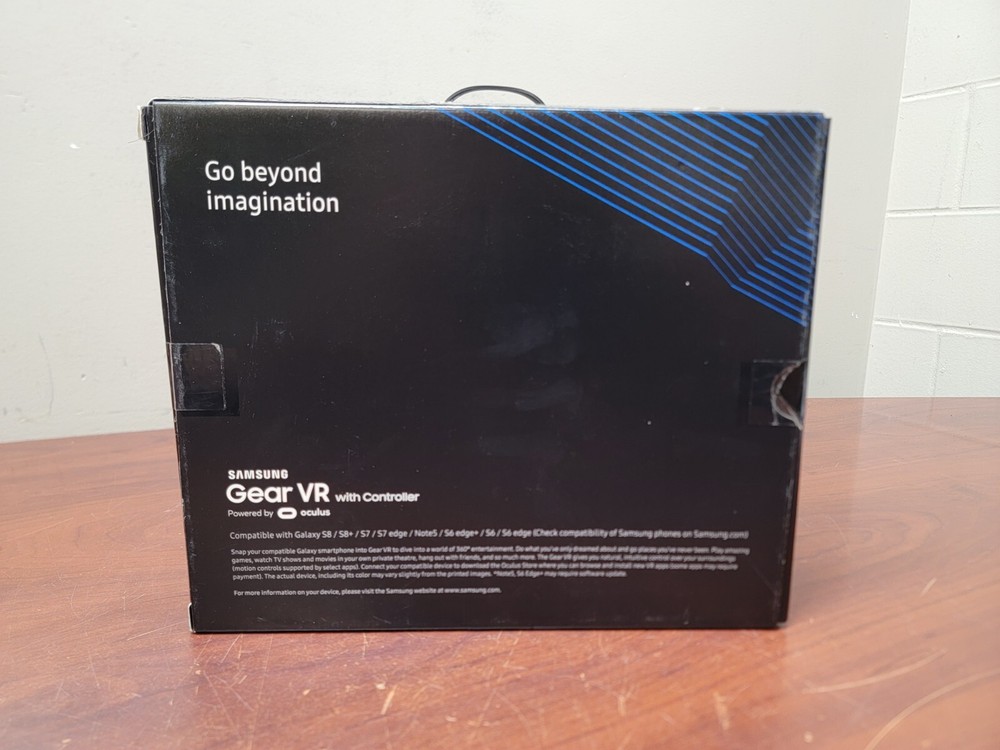 Samsung Gear VR Powered By Oculus Virtual Headset W/Controller SM-R324