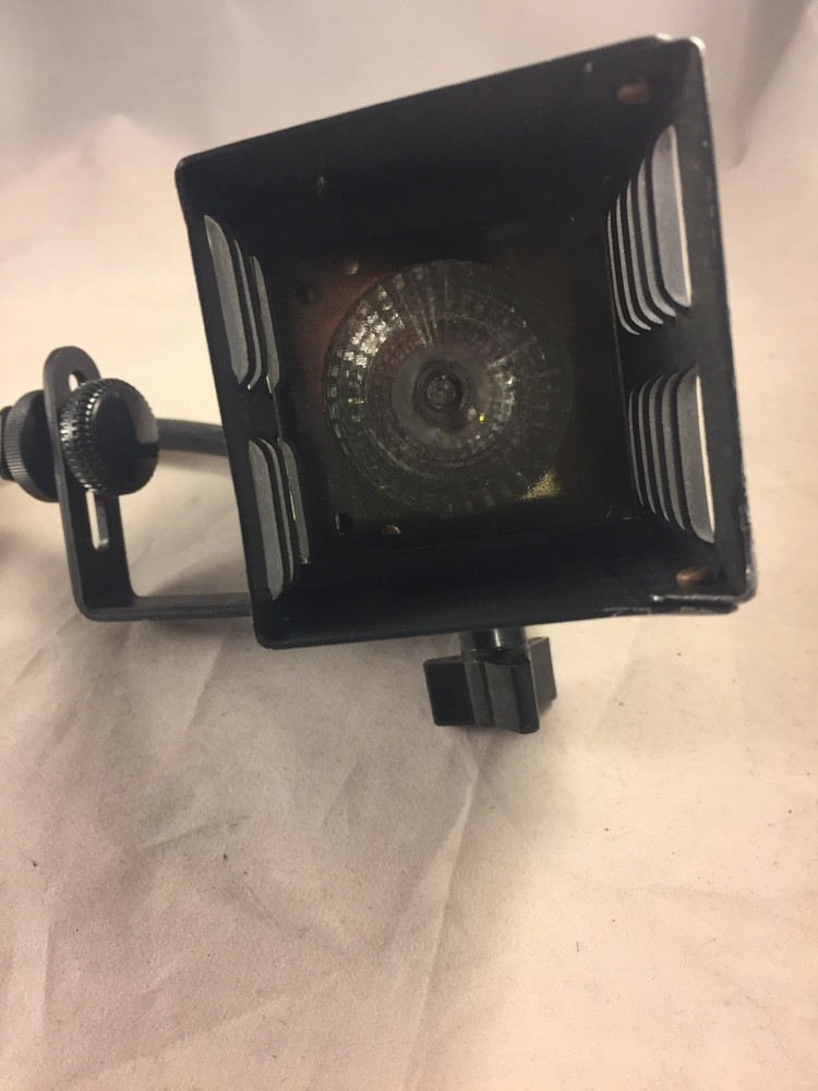 Retro Cool-Lux Mini Cool Light Working Condition Vented Photo Studio