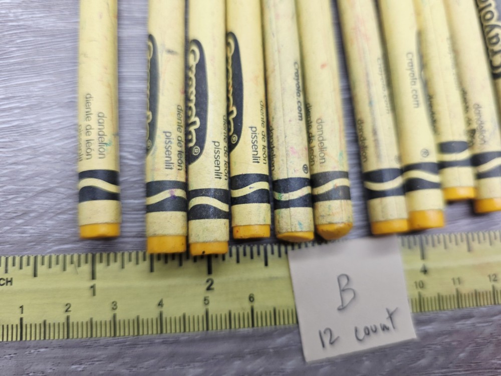 12 Count Crayola Crayons Yellow Dandelion