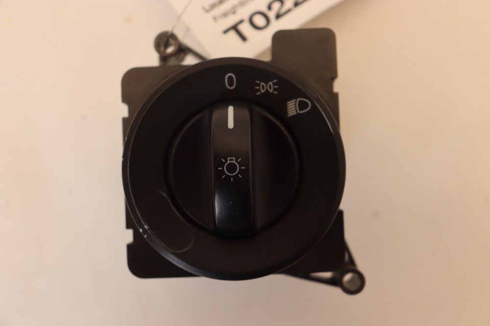 2008-2017 FREIGHTLINER CASCADIA 125 DASHBOARD HEADLIGHT CONTROL SWITCH OEM