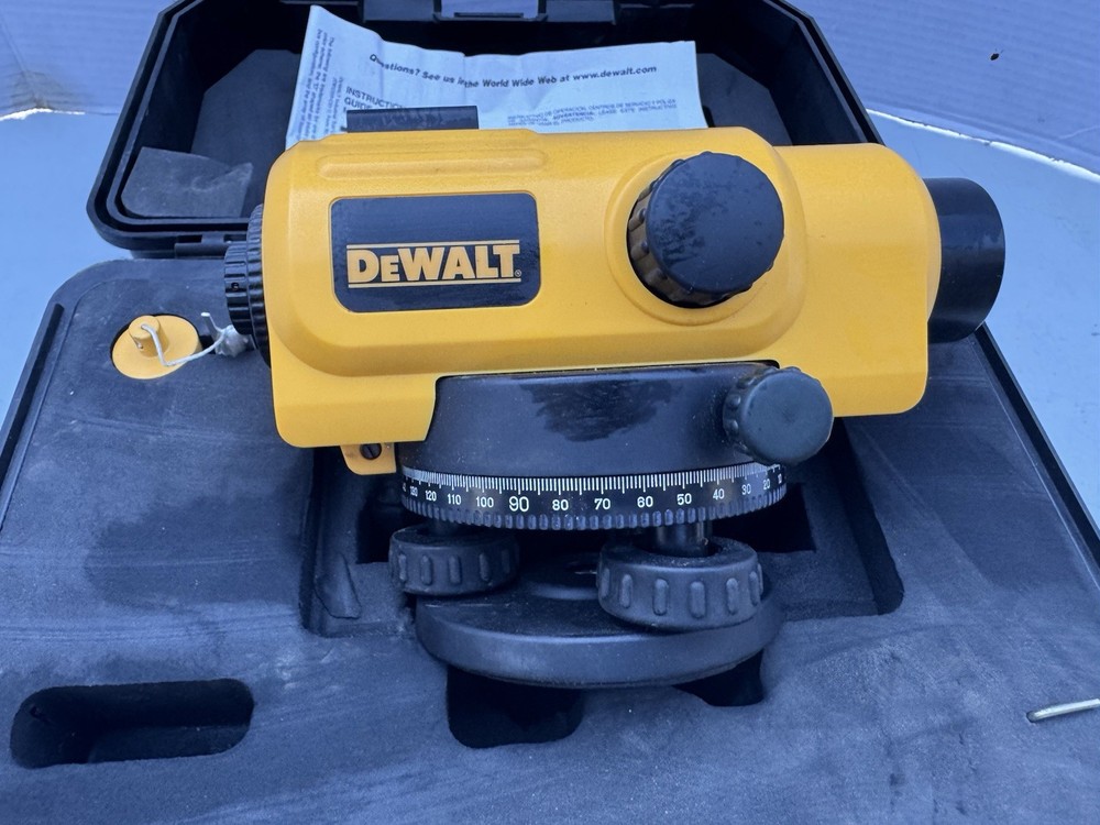 Dewalt DW096 Automatic Level, 26x Magnification, Type 1, w/original Storage Case