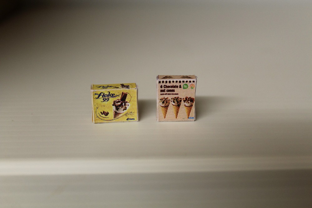 DOLLS HOUSE ( Boxed Flakes & Chocolate Cones