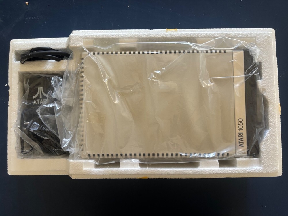 Atari 800xl Computer & 1050 disk drive with box untested/unused read details