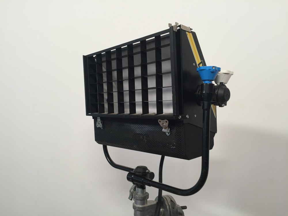 DeSisti Wyeth 2K Softlight Model 3210