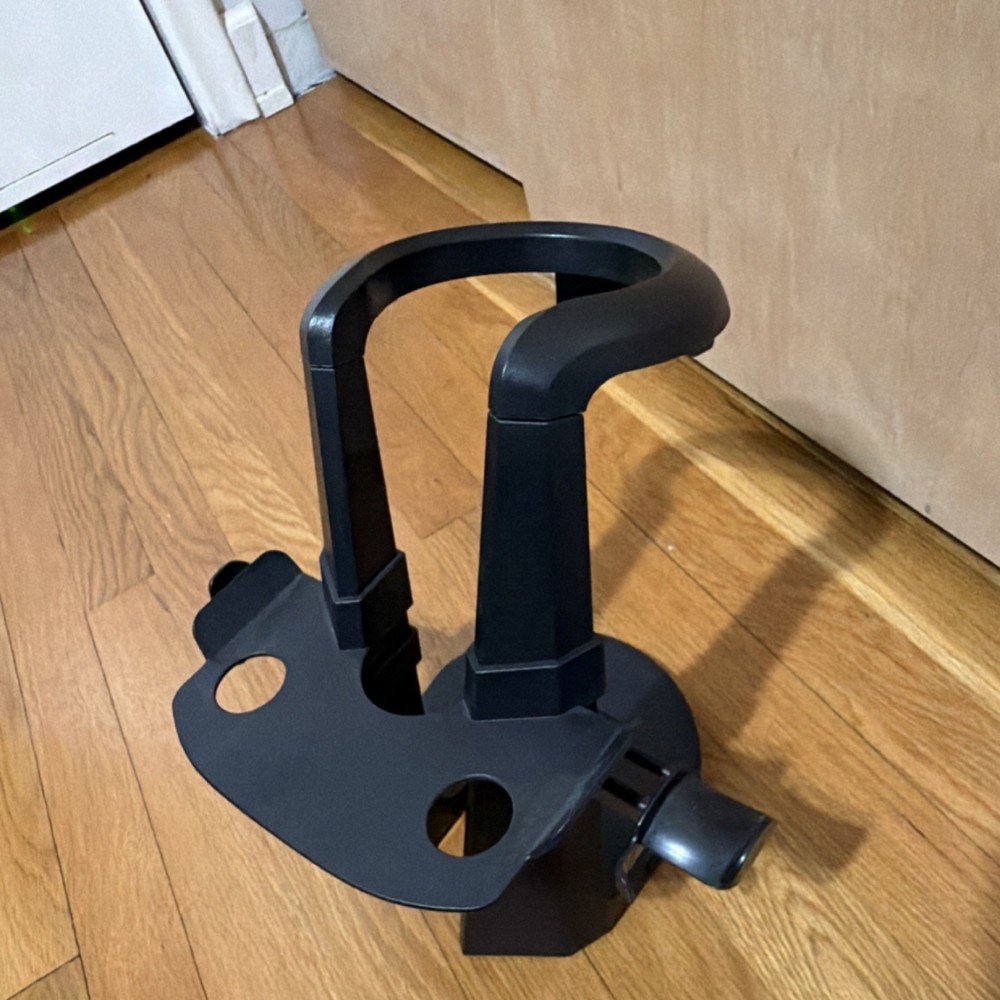 Black stand for Virtual Reality Headset