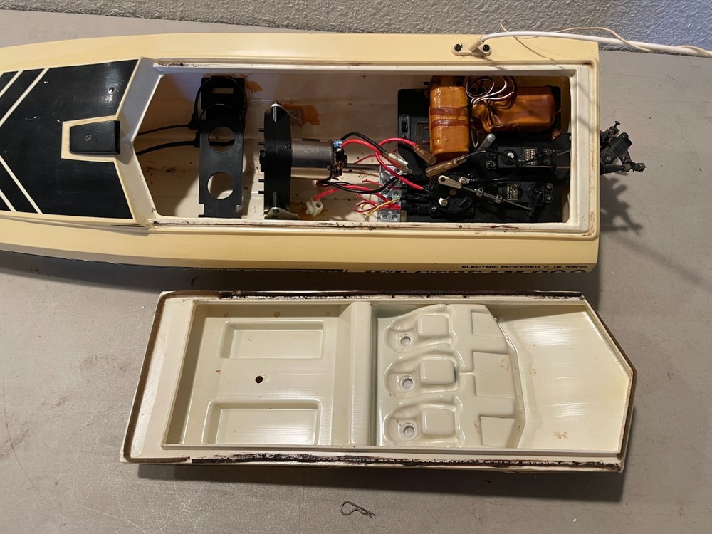 Kyosho Jet Stream 800 Remote Control Speed Boat w/Motor