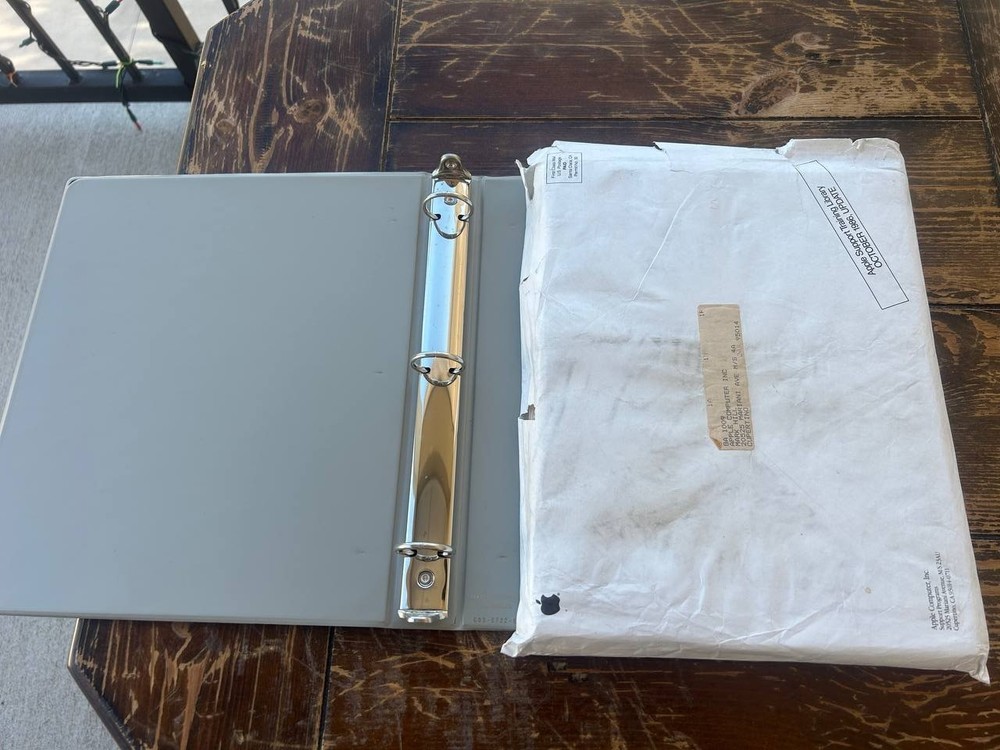 Apple Support Training Library binders, disks & update documents 1986