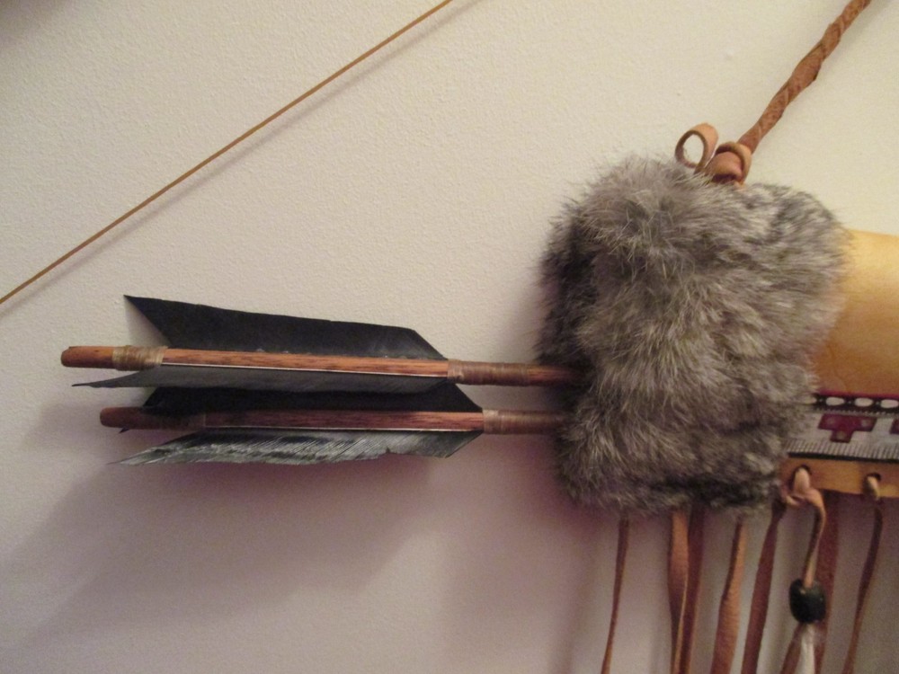 NATIVE AMERICAN BOW & QUIVER