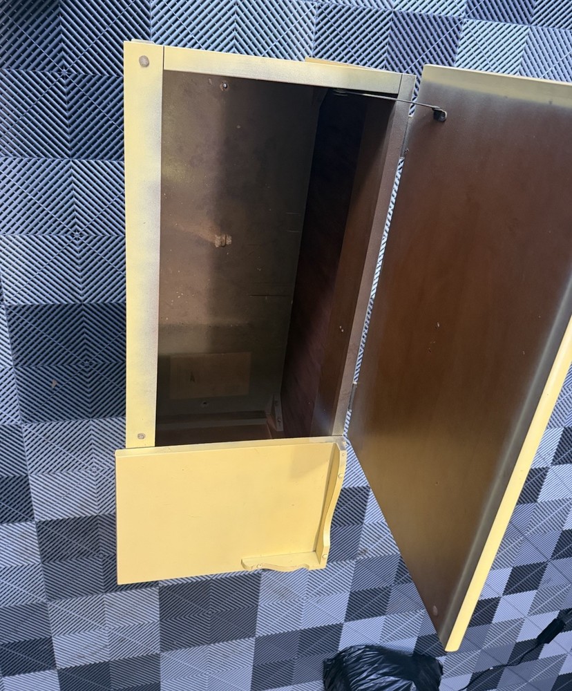 Open-Lid Trunk Designed as a Dresser