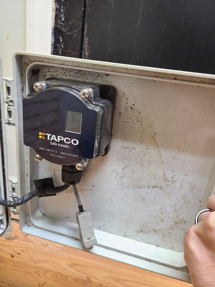 TAPCO BlinkerBeacon Amber/Red SOLAR LED, 12" Light With 2" Square Pole Mount