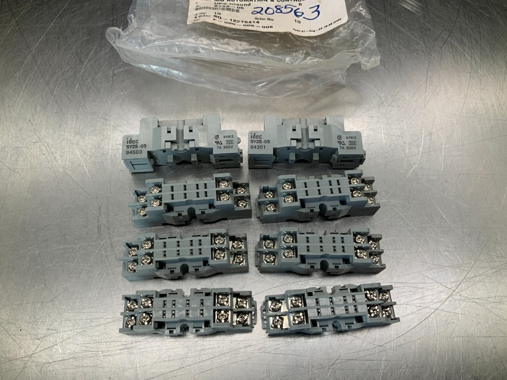 (8) Idec SY25-05 Relay Socket DIN Mount Screw Type
