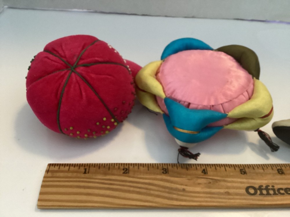 4 PIN CUSHIONS STRAWBERRY SHOES