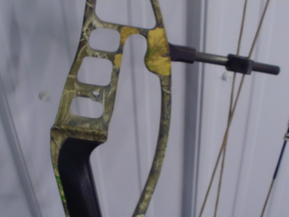 HOYT ECLIPSE RH 40-50LB REAL TREE EDGE COMPOUND BOW NWOT