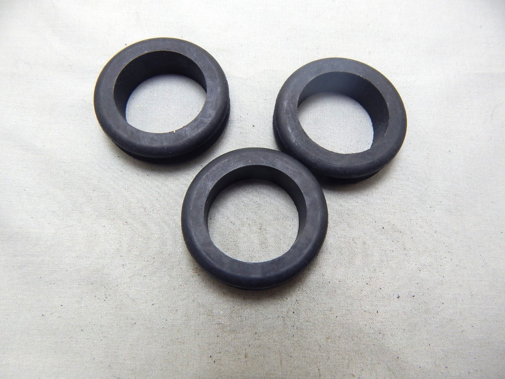 1 - 3/16"  ID  RUBBER  GROMMETS