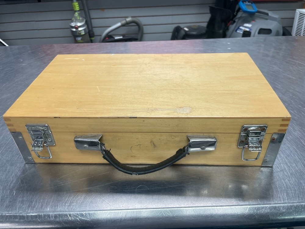 USED BOCCE BALL SET (QUC020443)