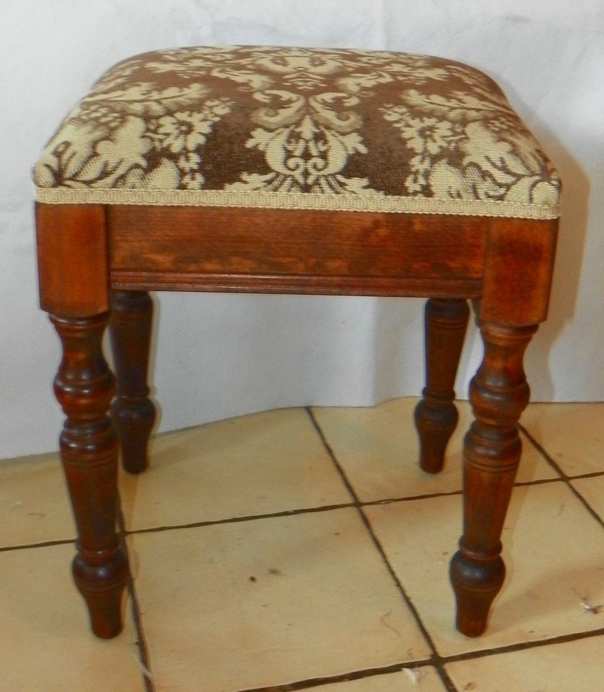 Walnut Bench (VB-6)