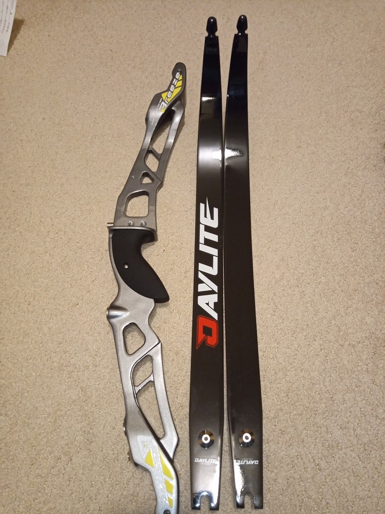 Akusta 25" Riser And Daylite Medium Olympic Archery Bow With String- RH -Grey