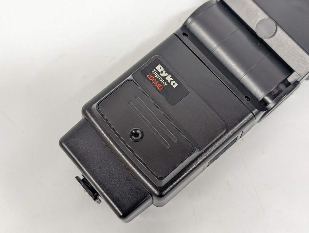 Ryka Thyristor 200MD Auto Focus Electronic Camera Mount Flash w/ Manual Vintage