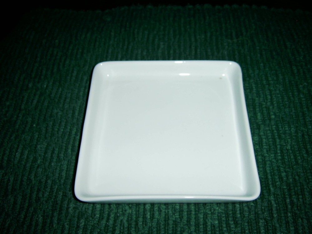 DELTA AIR LINES FIRST CLASS SQUARE CHINA PLATE 6"