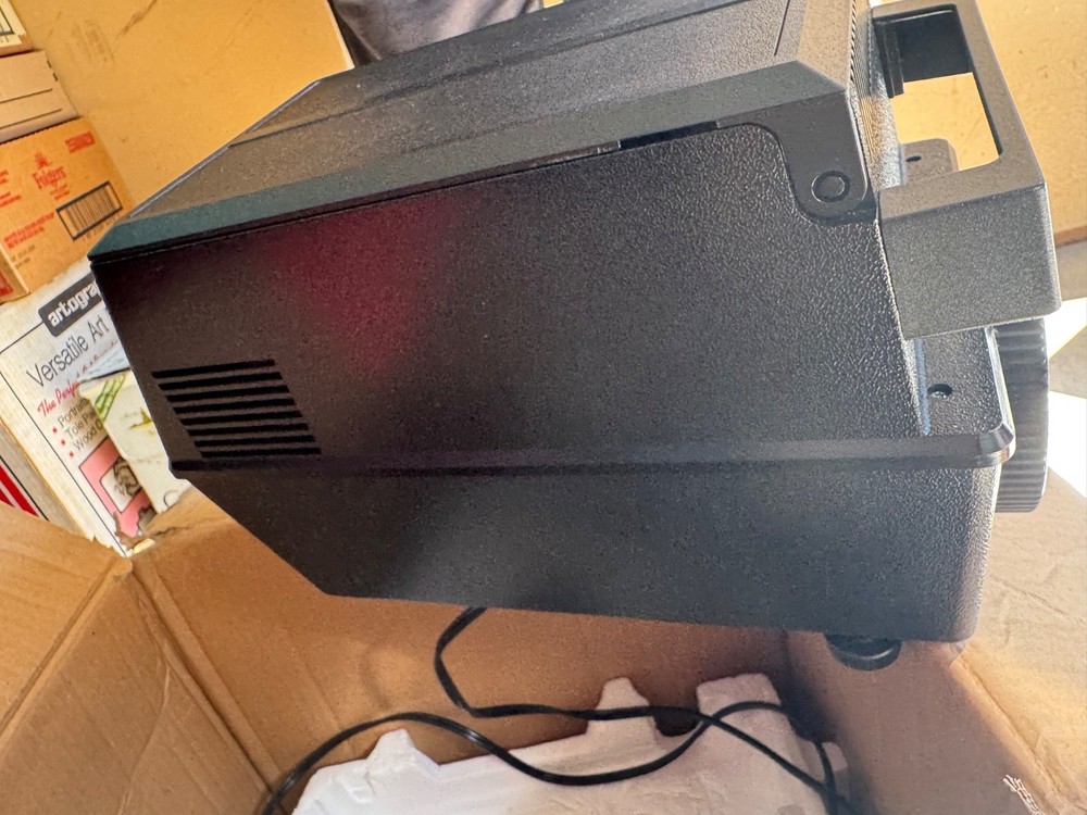 ag 100 versitile projector