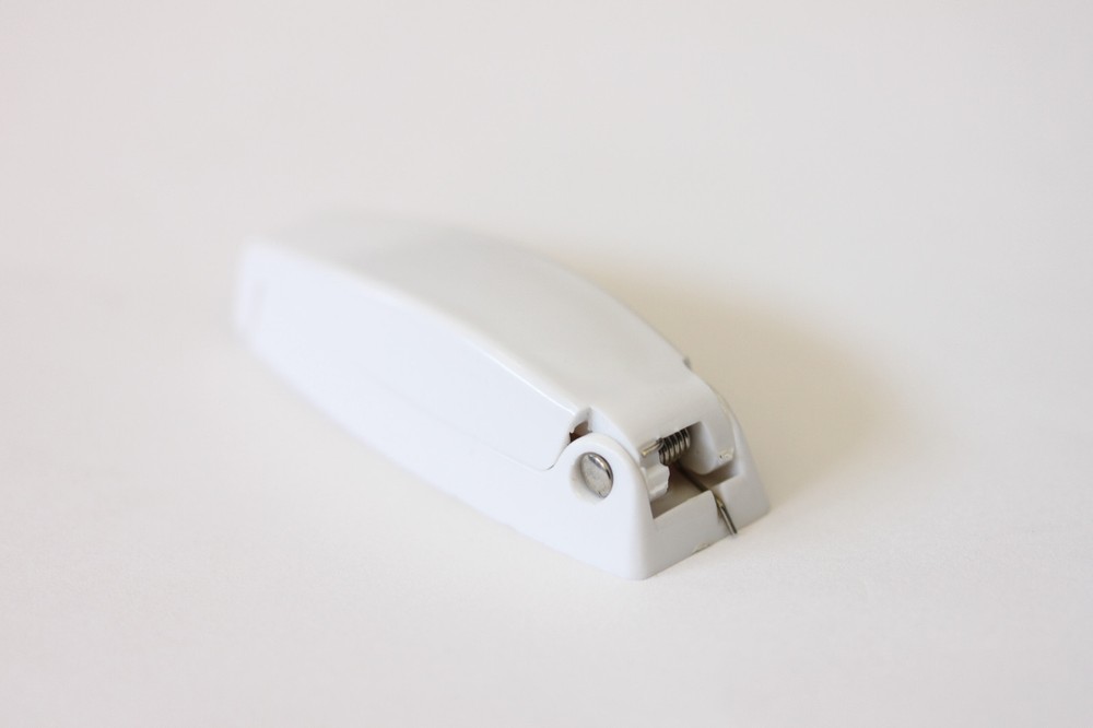 5 PACK - RV CAMPER TRAILER BAGGAGE DOOR CLIPS COMPARTMENTCATCH HOLDERS 888 WHITE