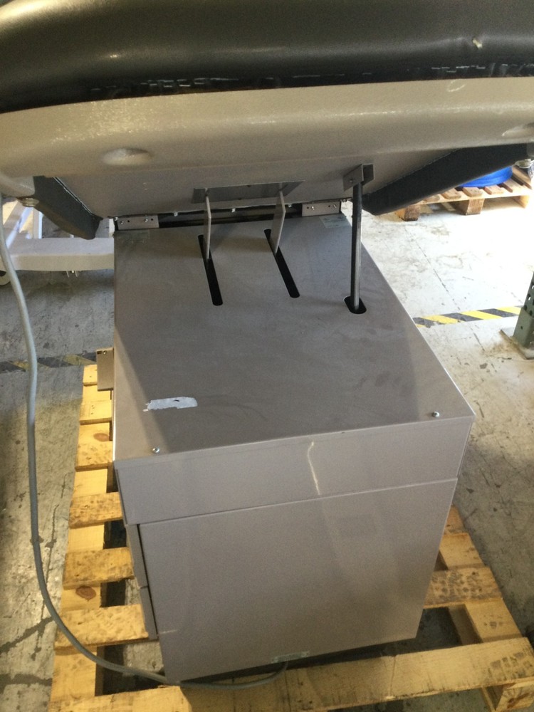 RITTER 304 EXAMINATION TABLE
