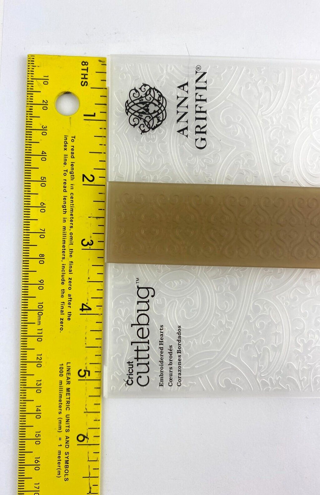 Anna Griffin Cuttlebug Cricut - EMBROIDERED HEARTS - Embossing Folder