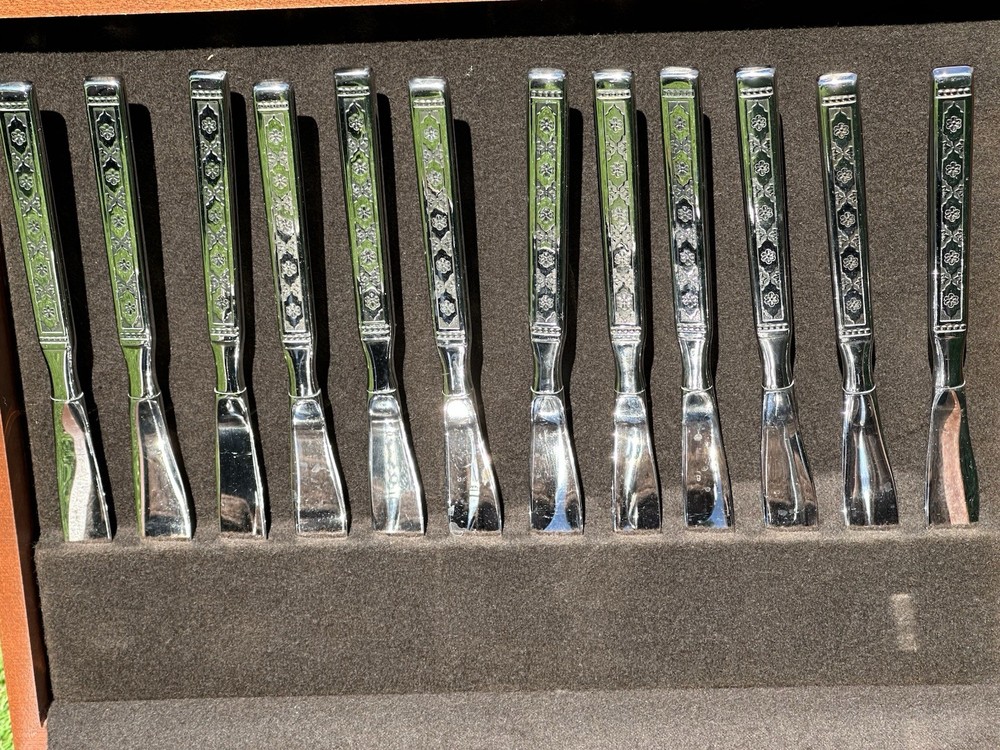 Fabulous MCM Mid Century Oneida Distinction Lisbon Pattern 13/5pc Pl S Flatware
