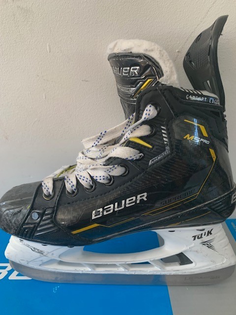 Bauer M5 Pro Skates Size 3.5 D