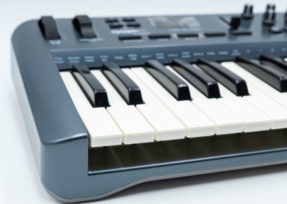 M-Audio Oxygen 25 Key 3rd Gen MIDI Controller Keyboard w/ Cord