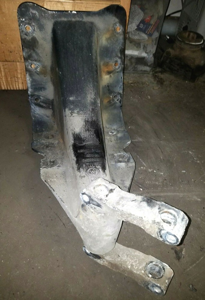 KENWORTH T2000 LEAF SPRING HANGER A85-1200-1