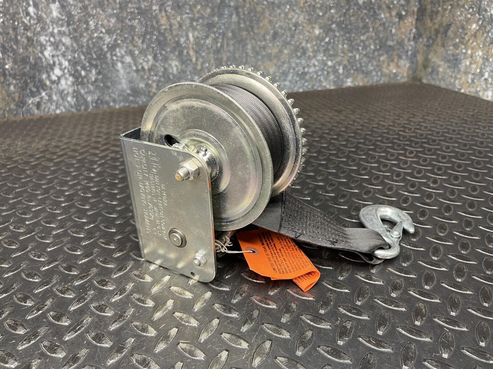 Dutton-Lainson DL1402A Medium Duty Pulling Winch w/ 20 Ft Strap, 1400 Lb, Unused