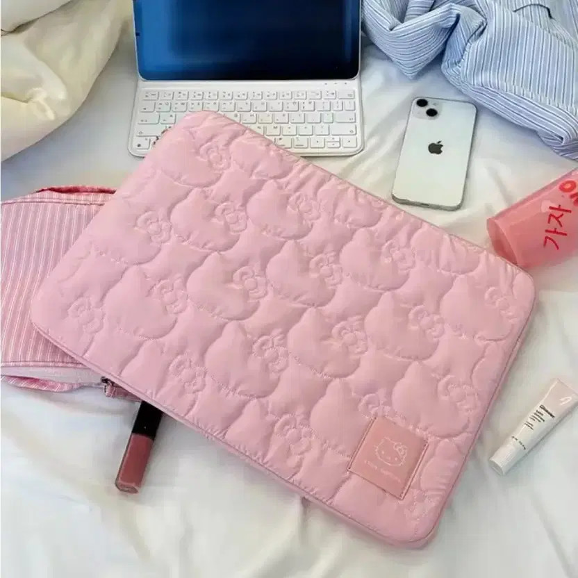 Hello Kitty Quilted Laptop Pouch Pink