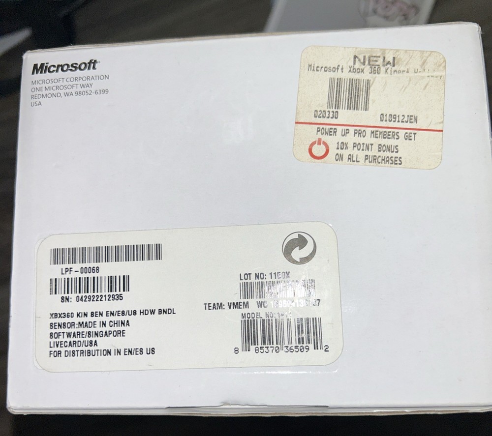 Microsoft Xbox 360 Kinect Motion Sensor 1414 Complete in Box